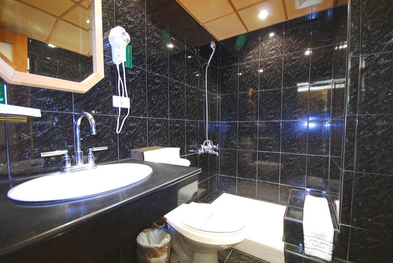 คาโร่โฮเต็ล Hotel เกาสง ภายนอก รูปภาพ